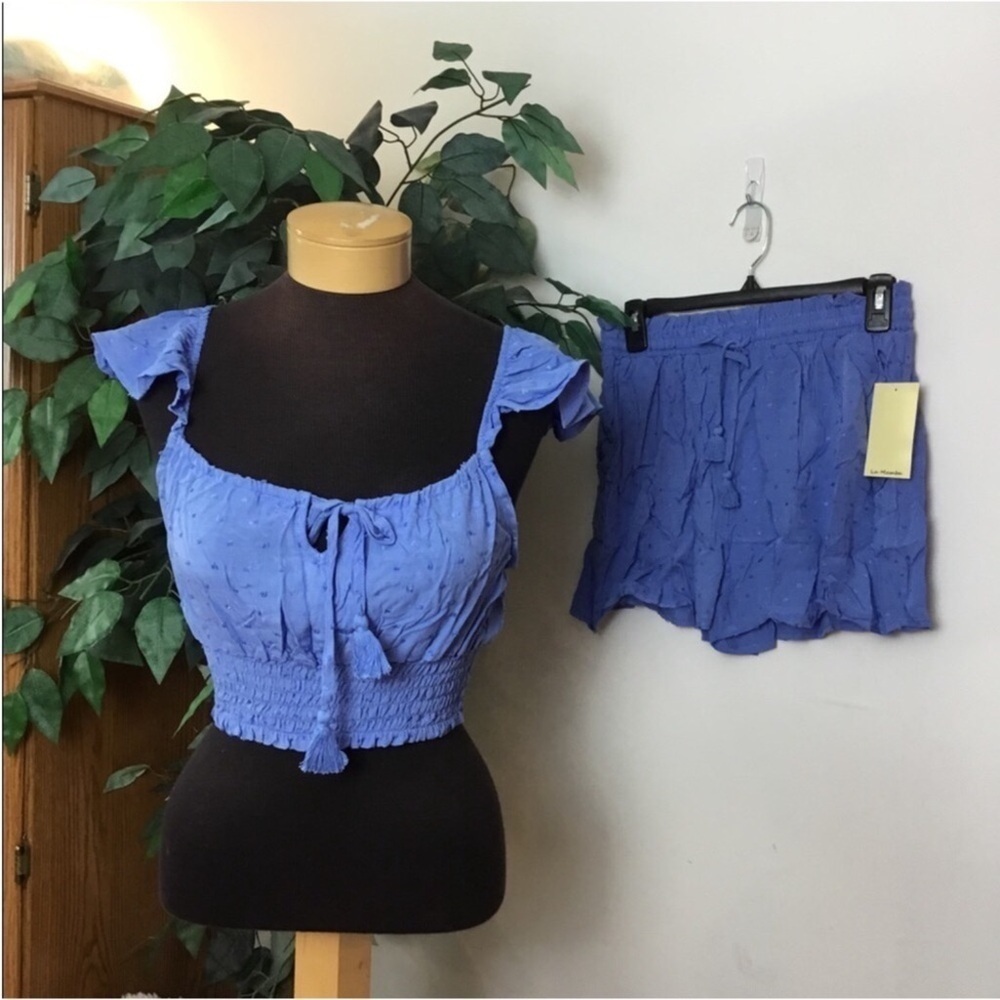 Live to be spoiled twist front crop top & short set Woman’s Juniors size Large